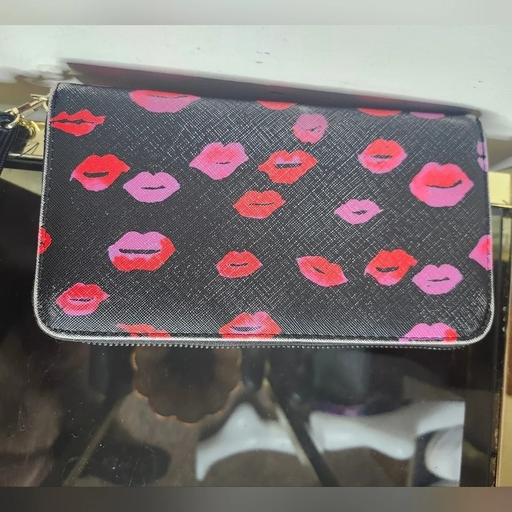 Vintage Betsey Johnson lips wallet - Picture 6 of 8